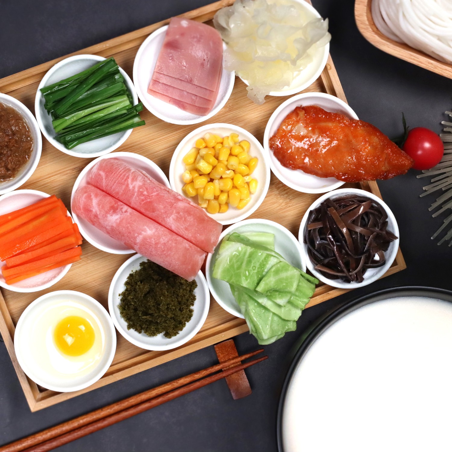 狀元米線，目前已發(fā)展多家直營與加盟店