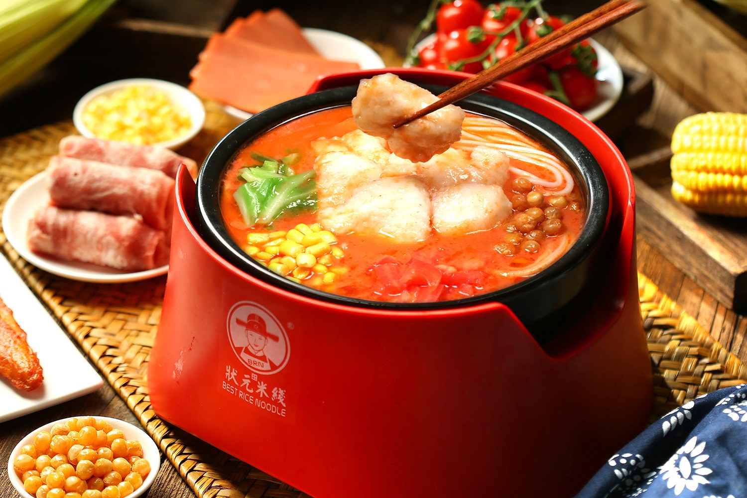 狀元米線深知決定一家米線店生意好壞，全靠產(chǎn)品口味，17年專業(yè)米線品類，真材實料，才夠好吃！歡迎各界有志之士加入合作。全國合作熱線：400-967-2208